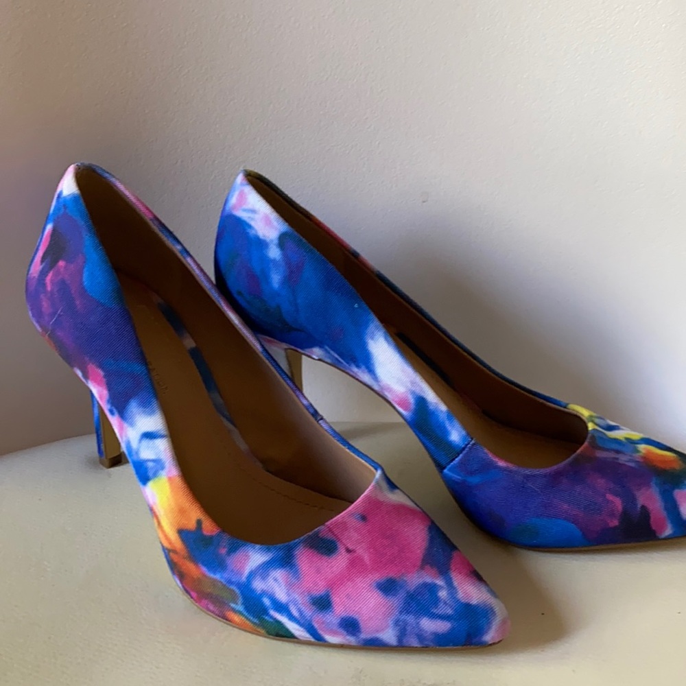 BCBG tye dye heels